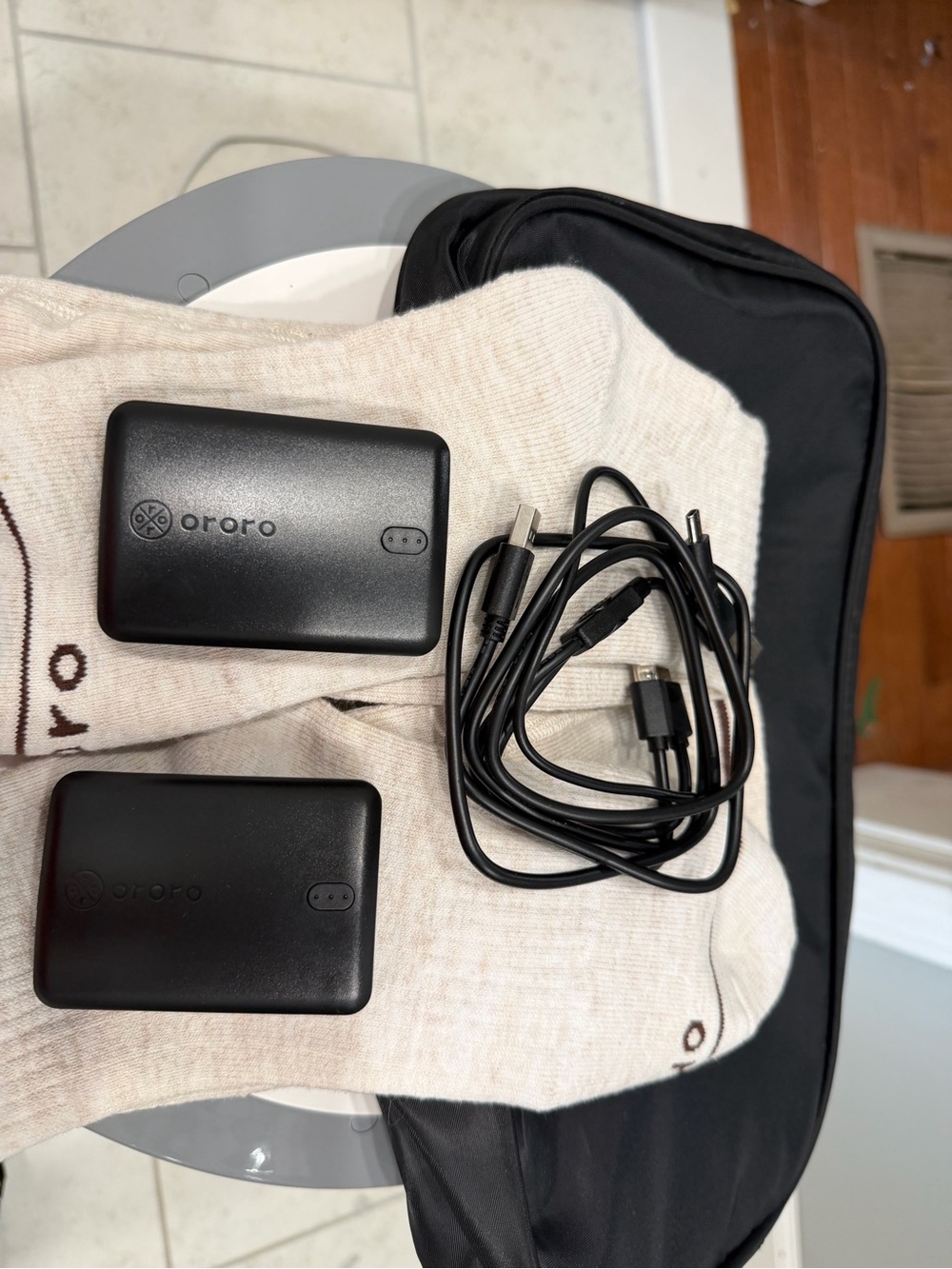 Ororo Black Portable Power Banks with USB Cables - Twin Pack